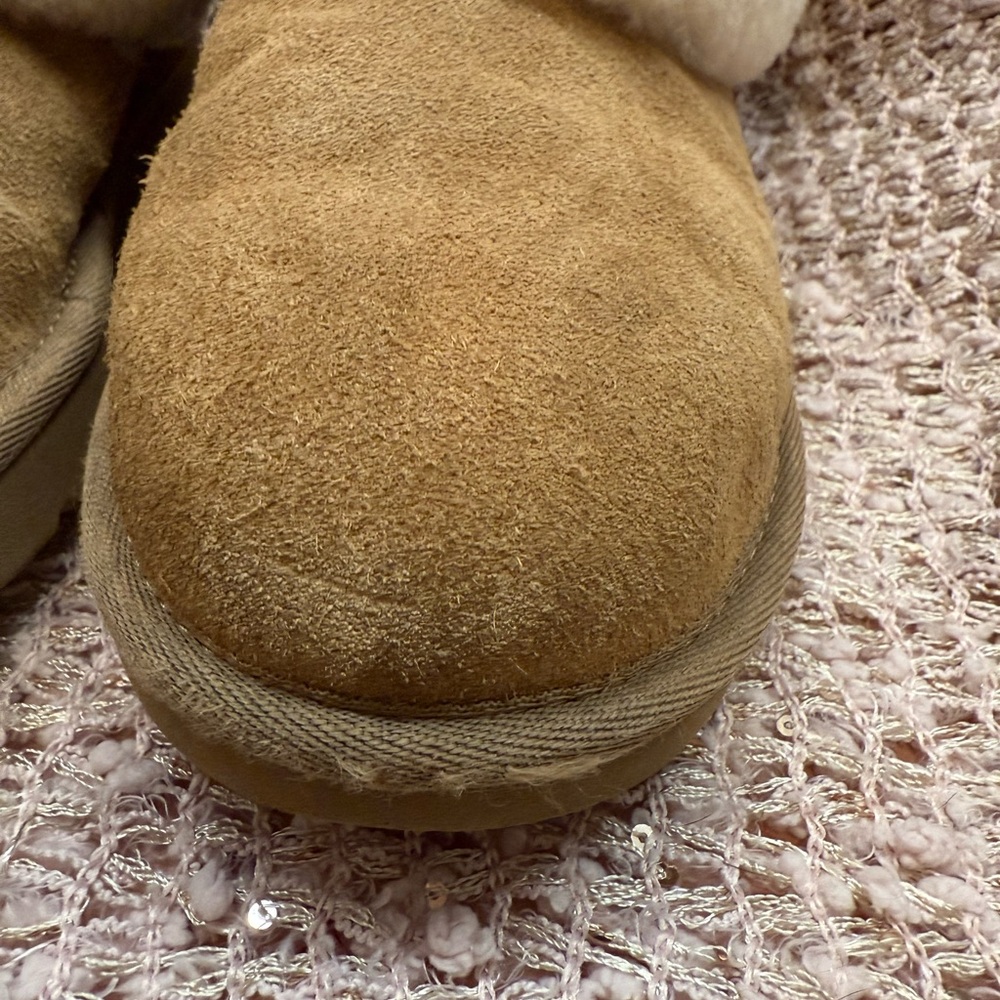 UGGS Women’s Size 6 - Picture 4 of 13